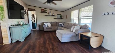 275 West Pleasanton TX 78064