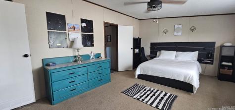 275 West Pleasanton TX 78064