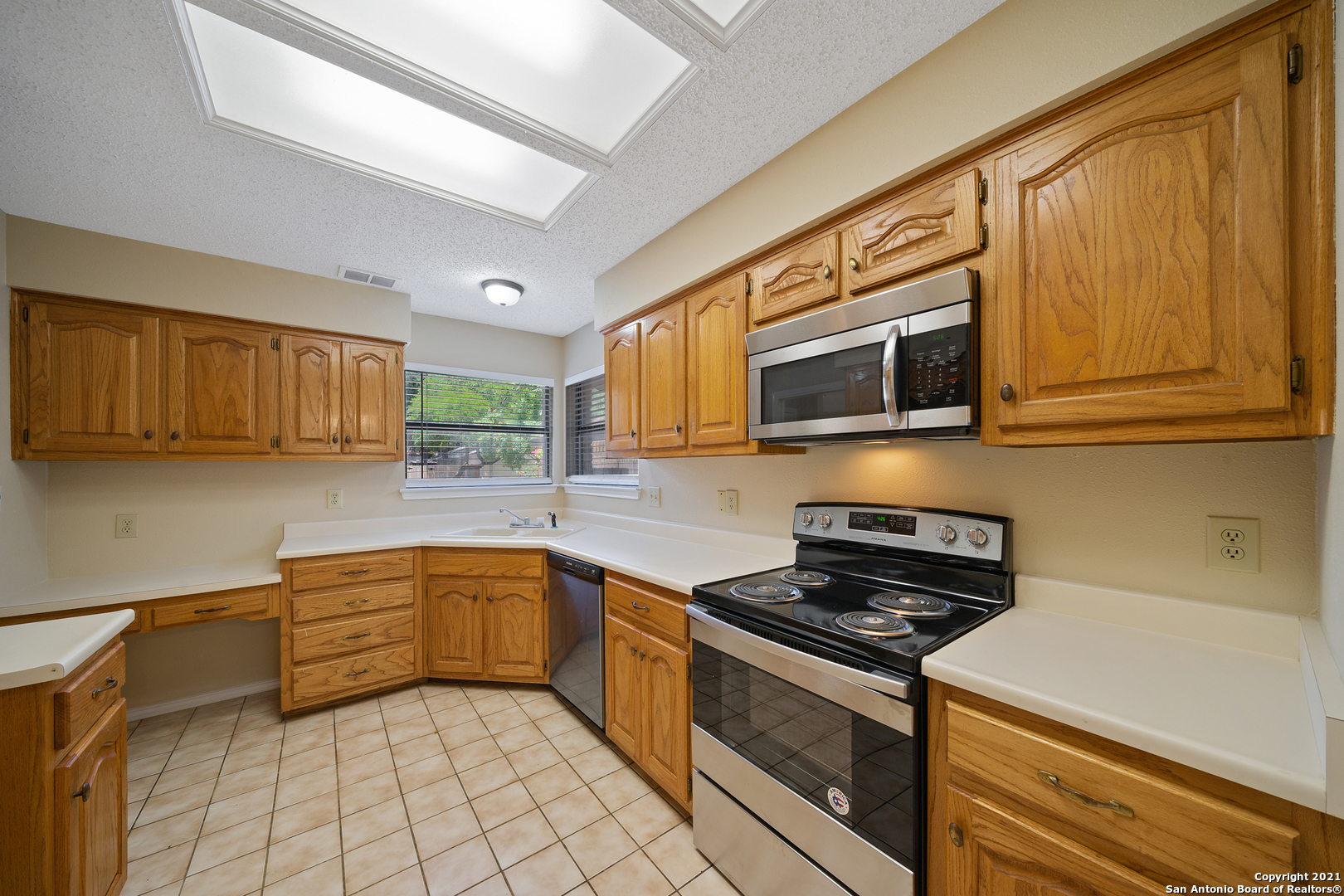 118 Golden Way Universal City TX 78148