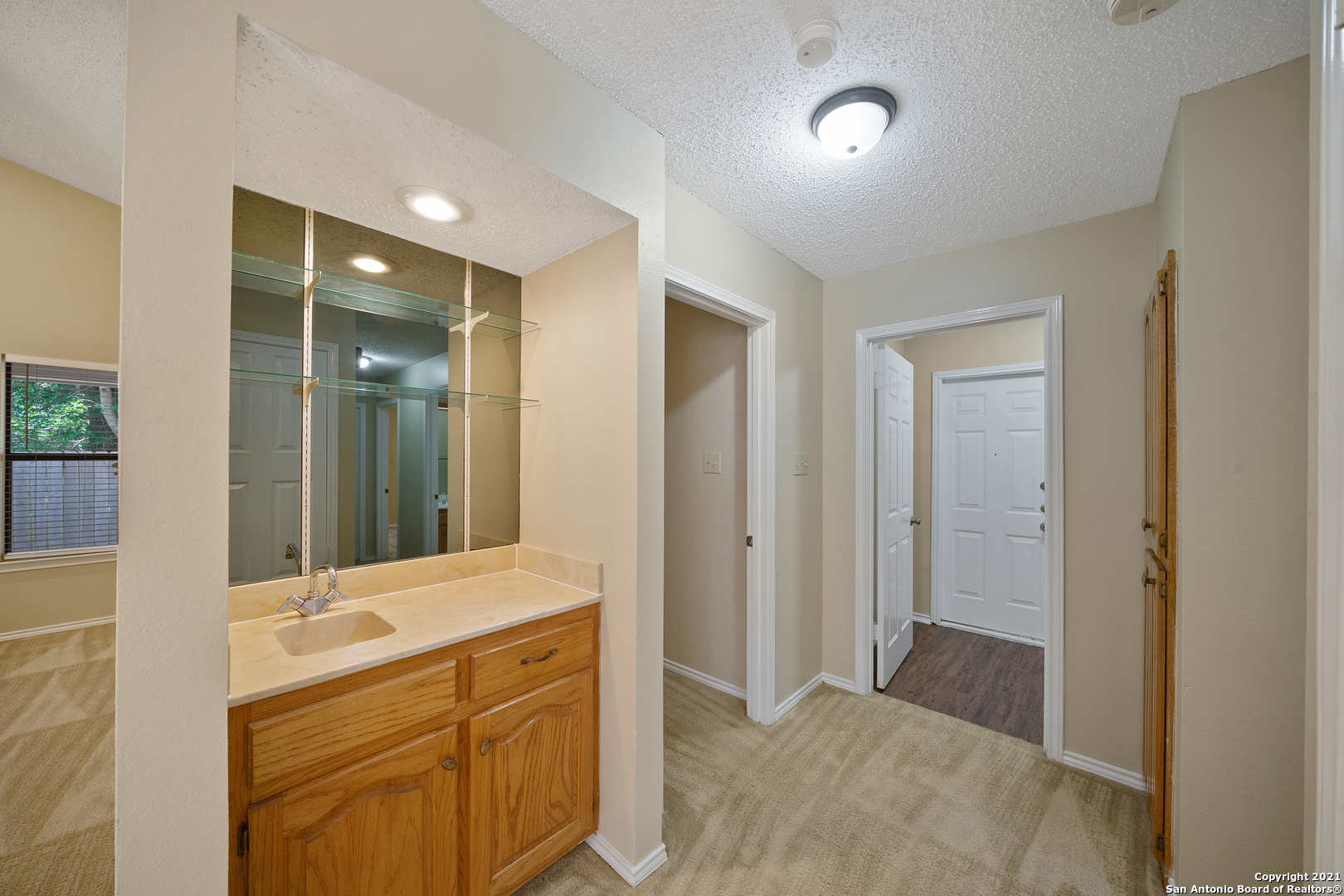 118 Golden Way Universal City TX 78148