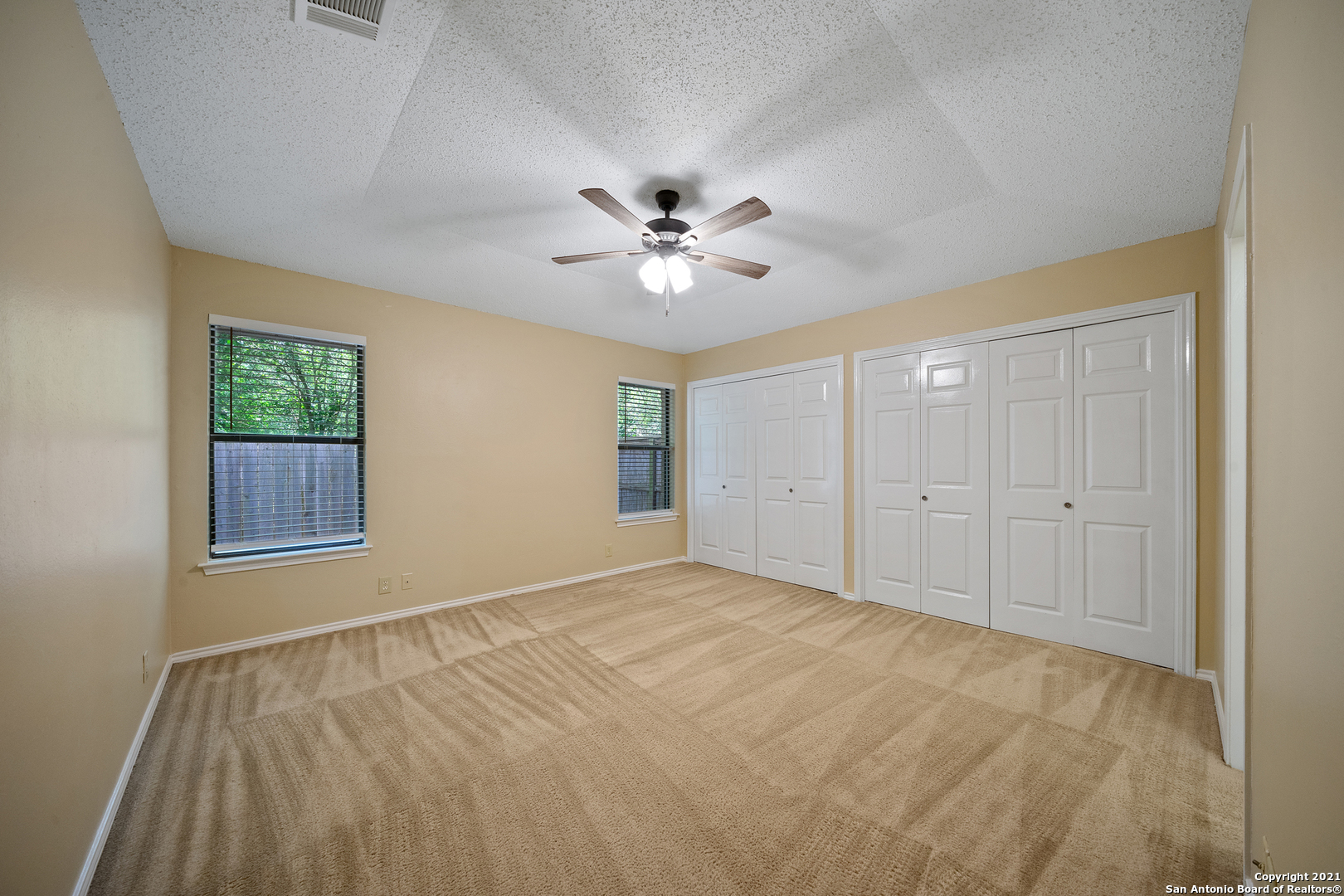 118 Golden Way Universal City TX 78148