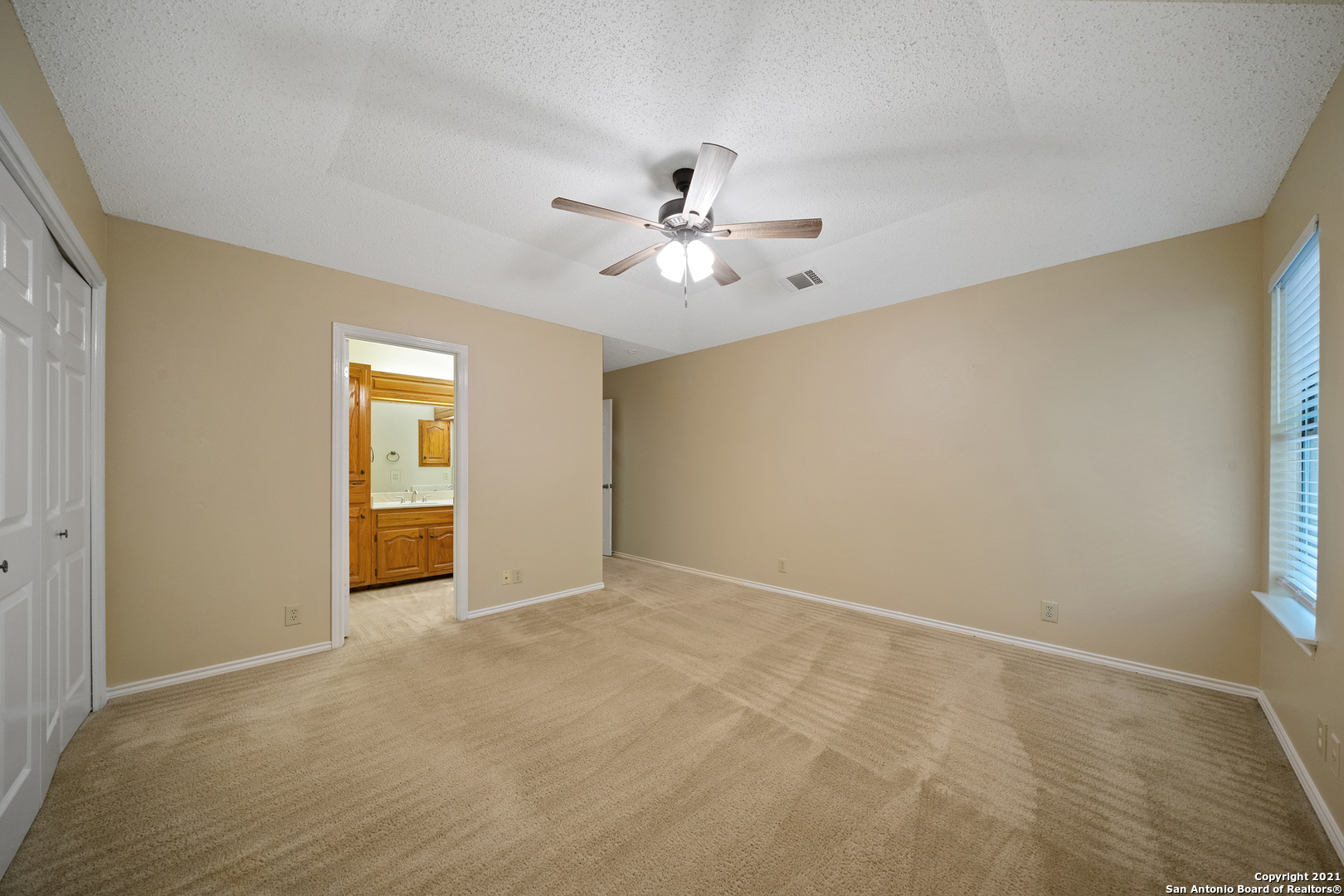118 Golden Way Universal City TX 78148