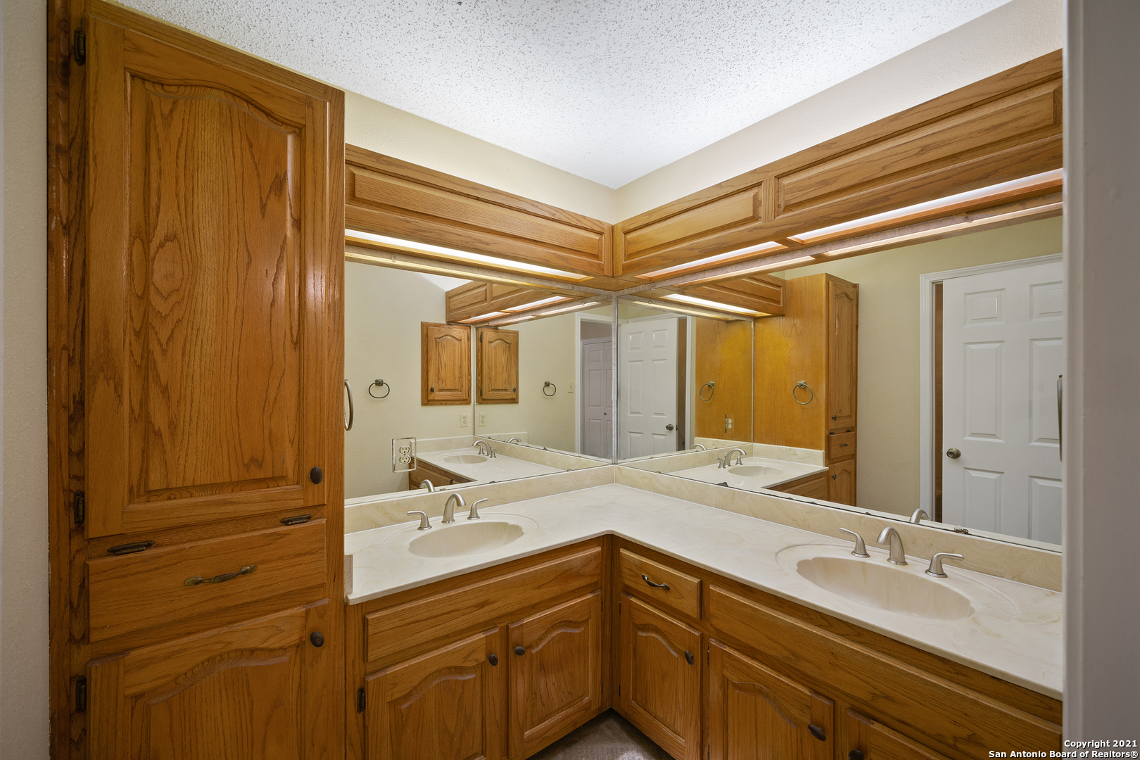 118 Golden Way Universal City TX 78148