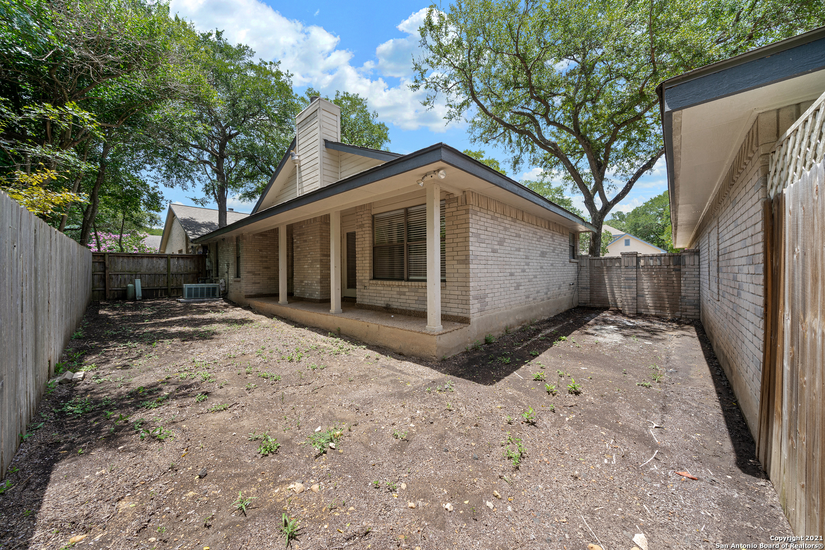 118 Golden Way Universal City TX 78148