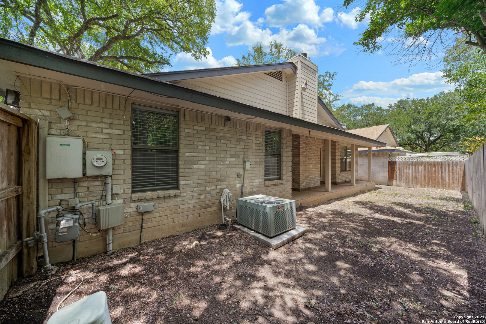 118 Golden Way Universal City TX 78148