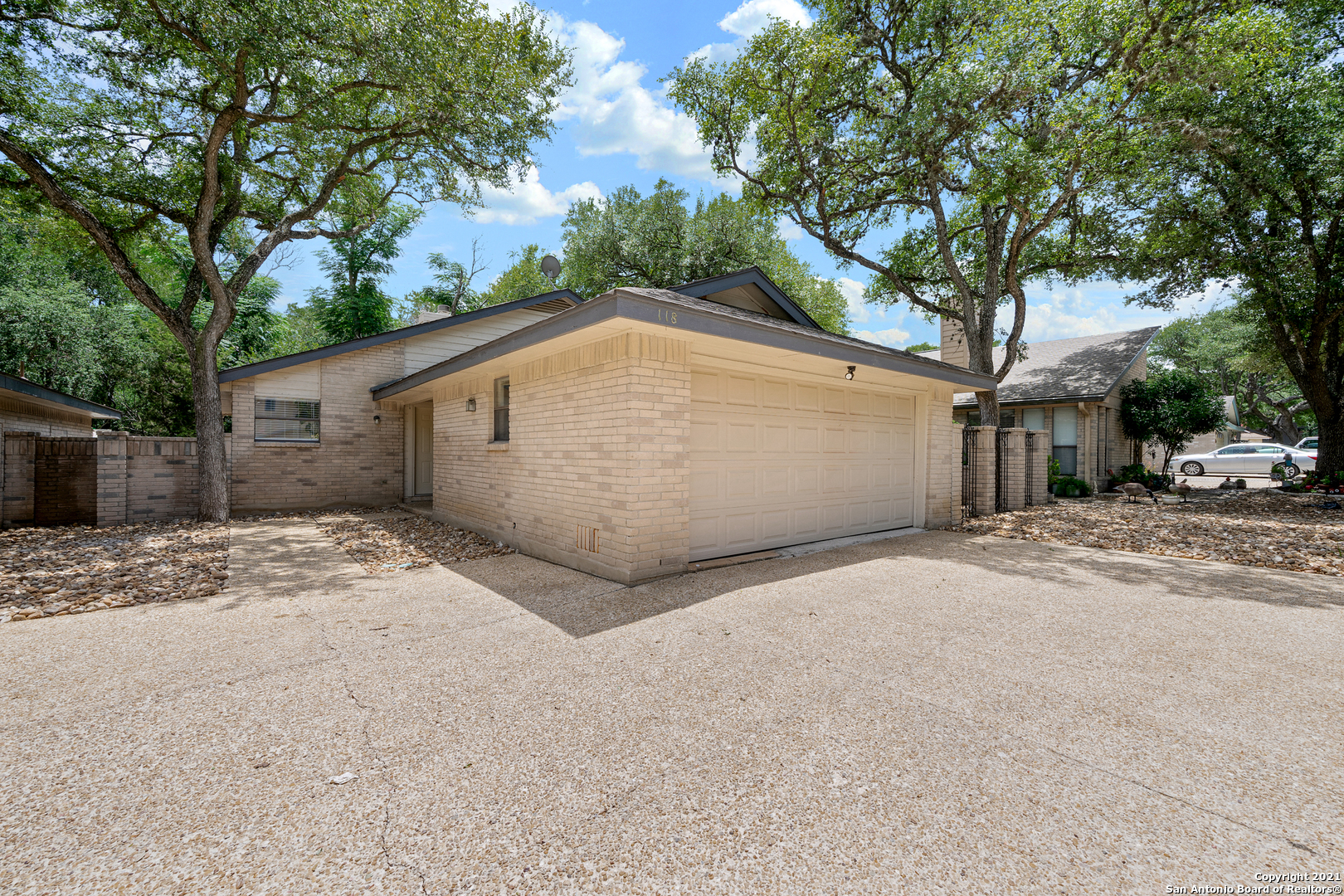 118 Golden Way Universal City TX 78148