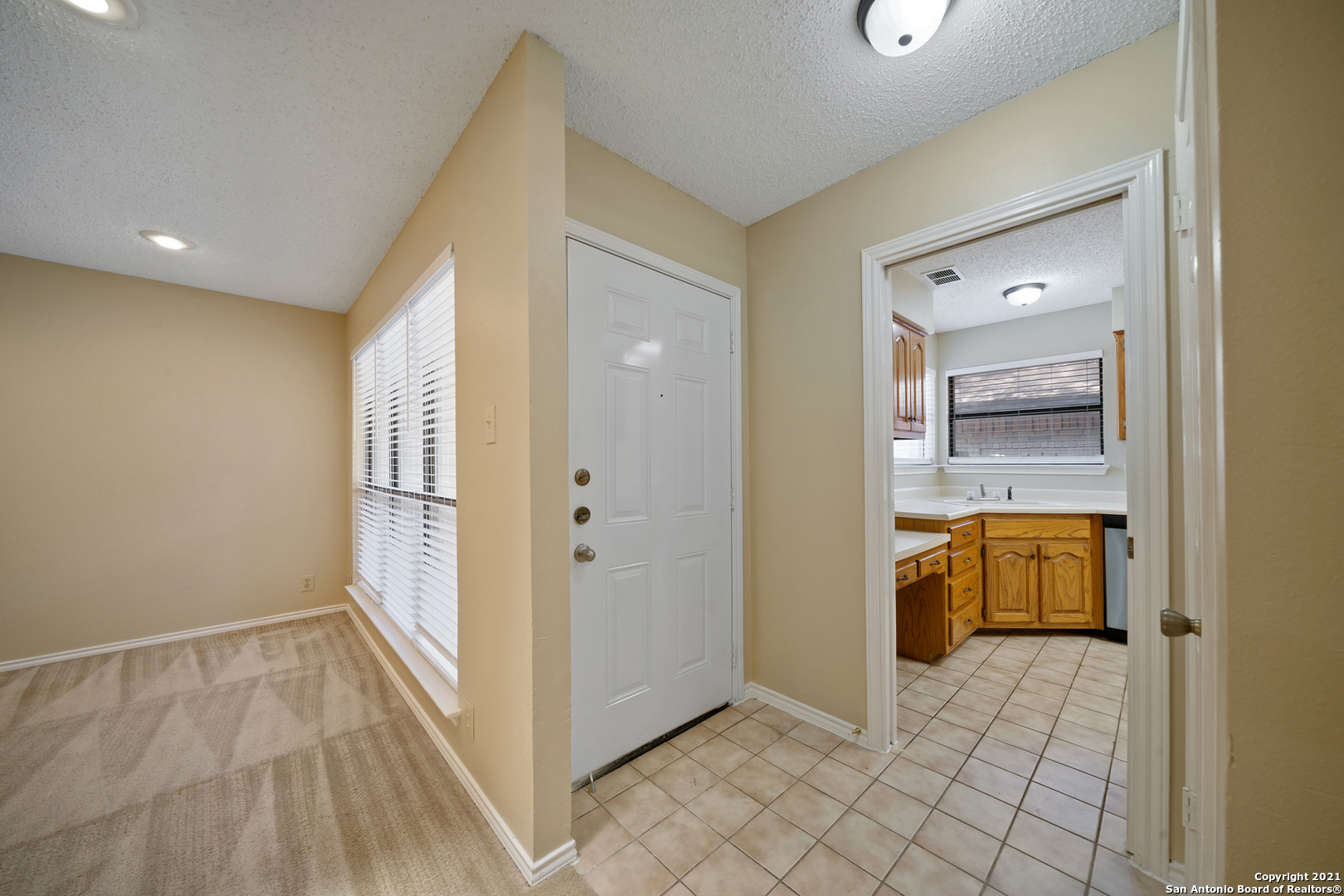 118 Golden Way Universal City TX 78148