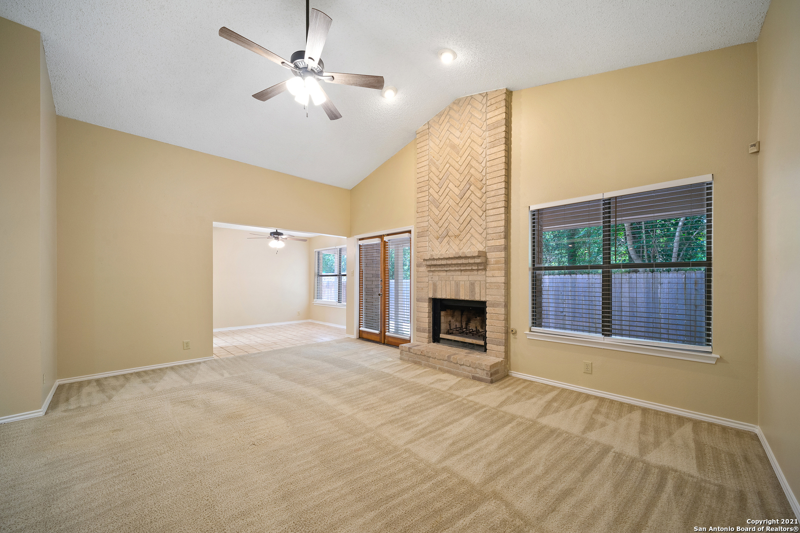 118 Golden Way Universal City TX 78148