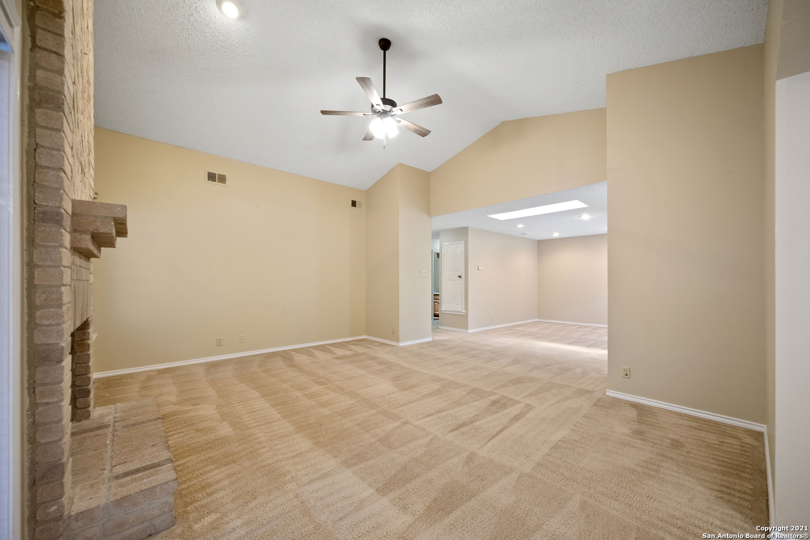 118 Golden Way Universal City TX 78148