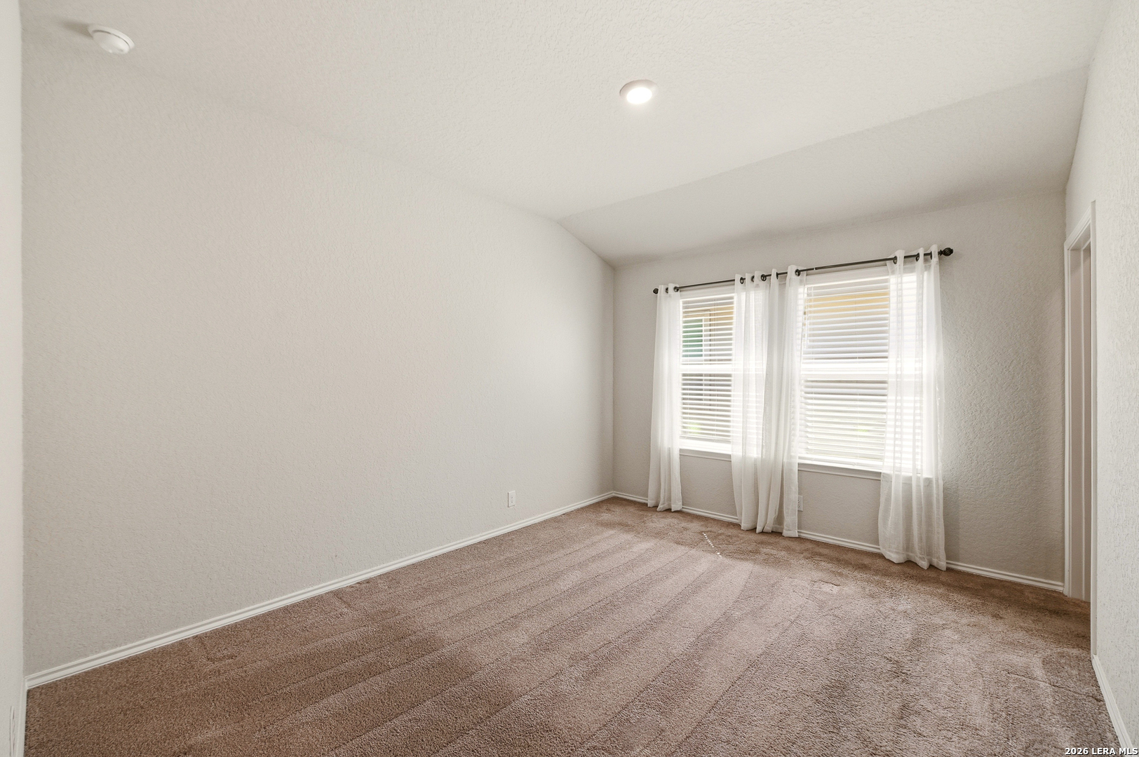 216 E Middle Green Loop Floresville TX 78114
