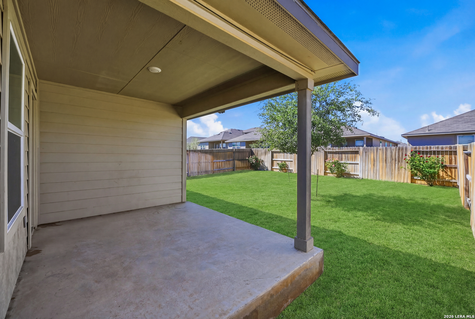 216 E Middle Green Loop Floresville TX 78114