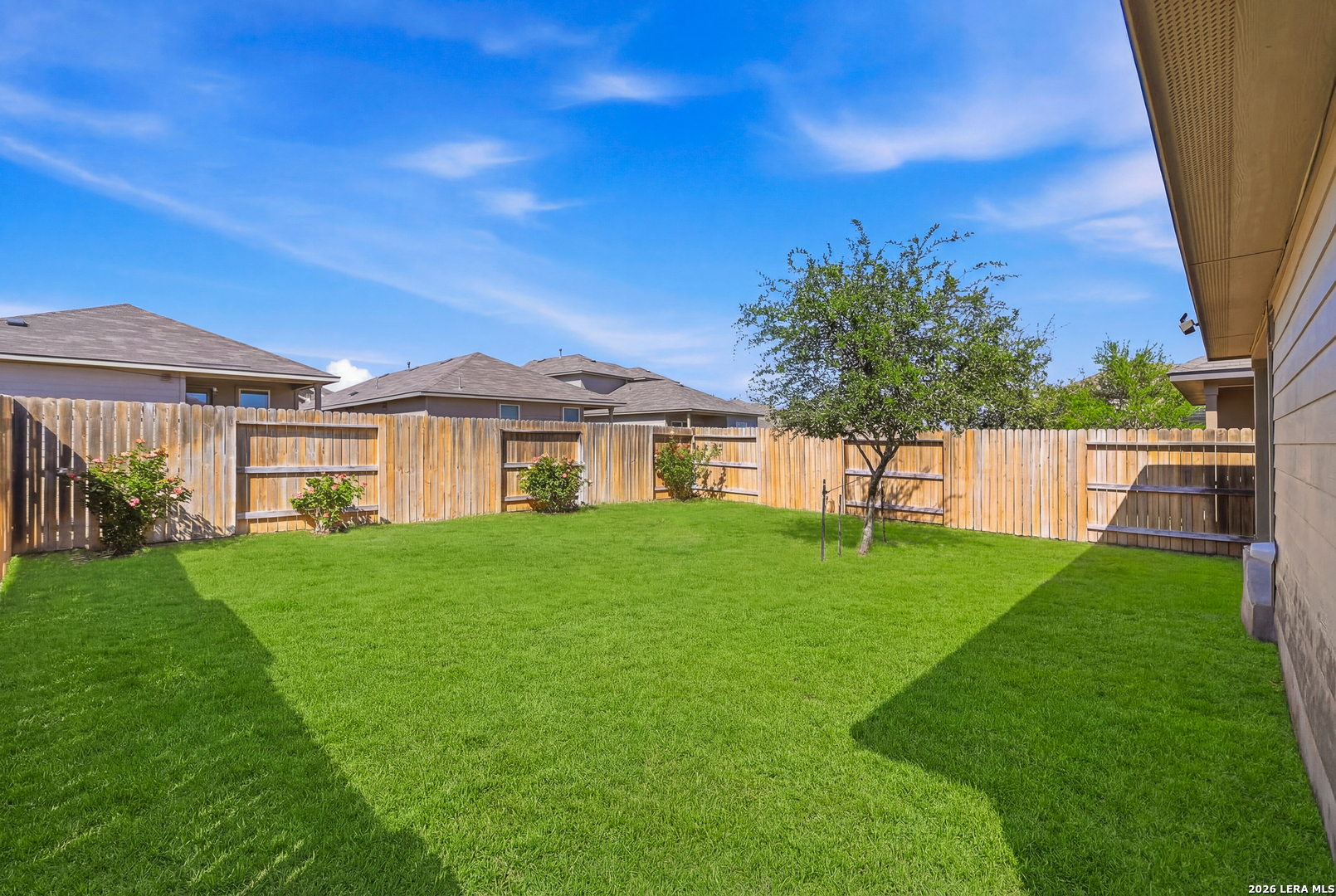 216 E Middle Green Loop Floresville TX 78114