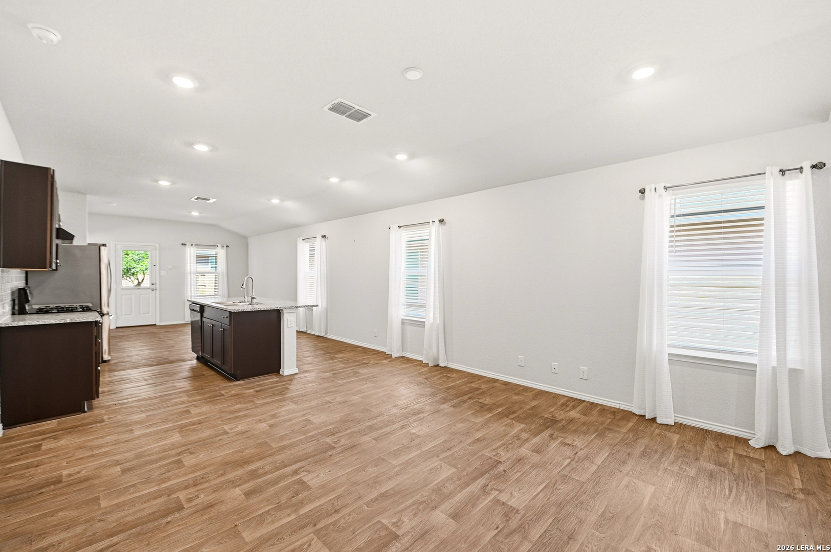 216 E Middle Green Loop Floresville TX 78114