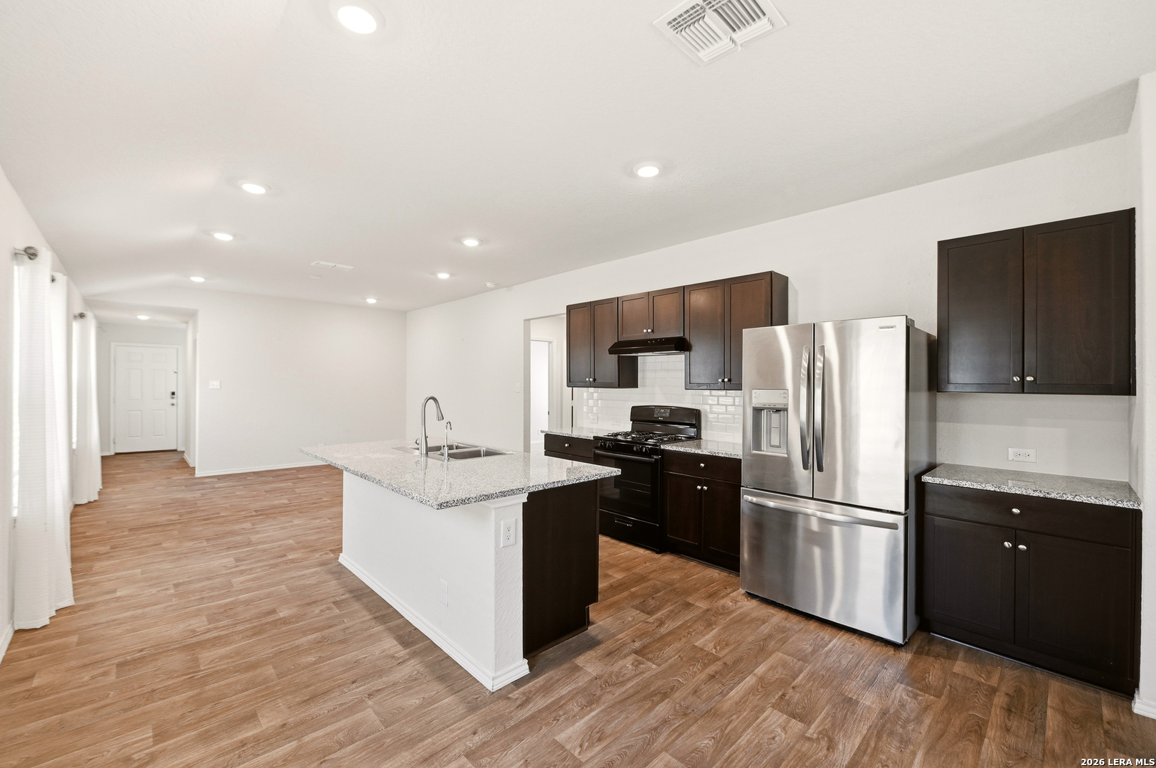 216 E Middle Green Loop Floresville TX 78114