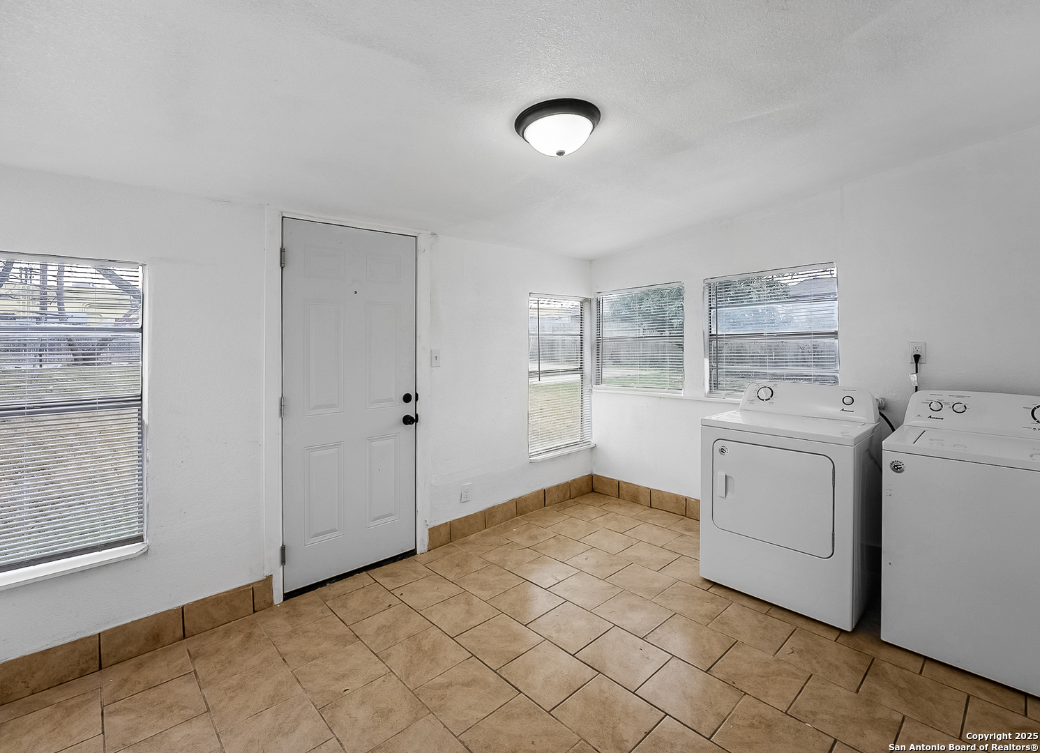 122 Stolnet Street San Antonio TX 78220