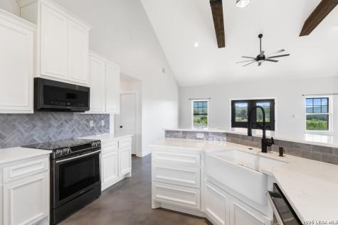 4574 Bump Gate Road Pipe Creek TX 78063