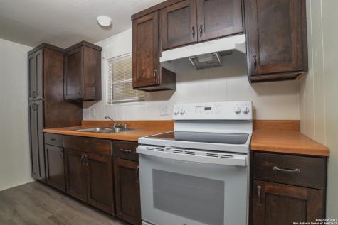 215 Greenlawn Avenue Pleasanton TX 78064