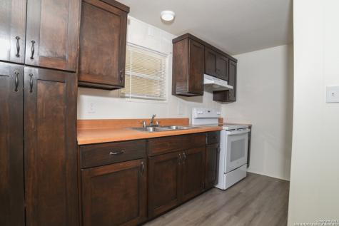 215 Greenlawn Avenue Pleasanton TX 78064