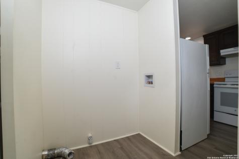 215 Greenlawn Avenue Pleasanton TX 78064