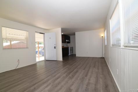 215 Greenlawn Avenue Pleasanton TX 78064