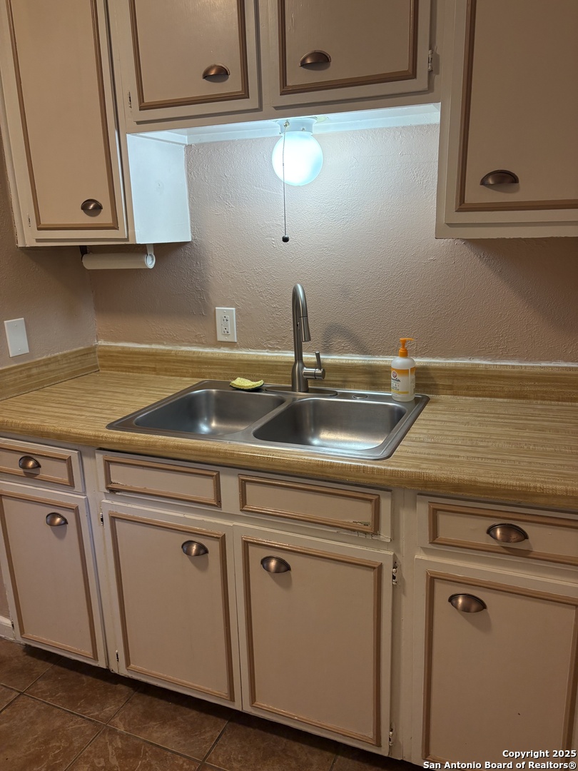 210 E Lullwood Avenue San Antonio TX 78212