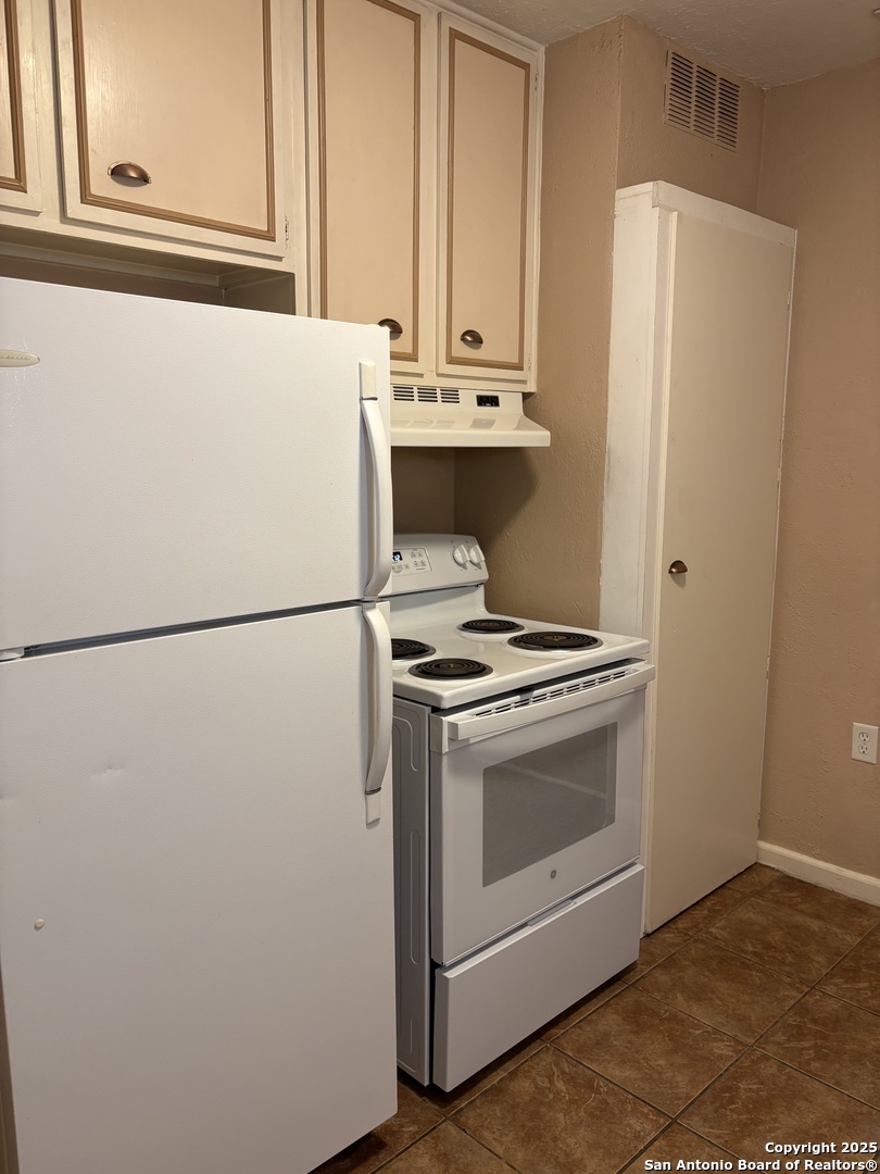 210 E Lullwood Avenue San Antonio TX 78212