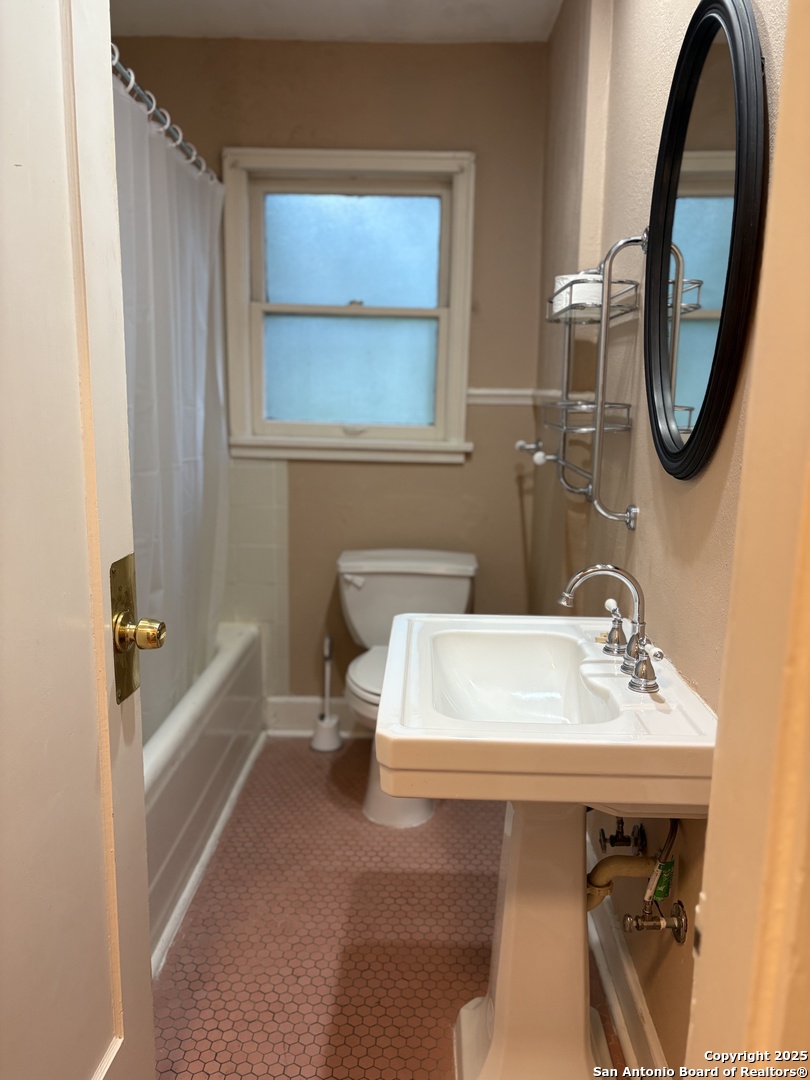 210 E Lullwood Avenue San Antonio TX 78212