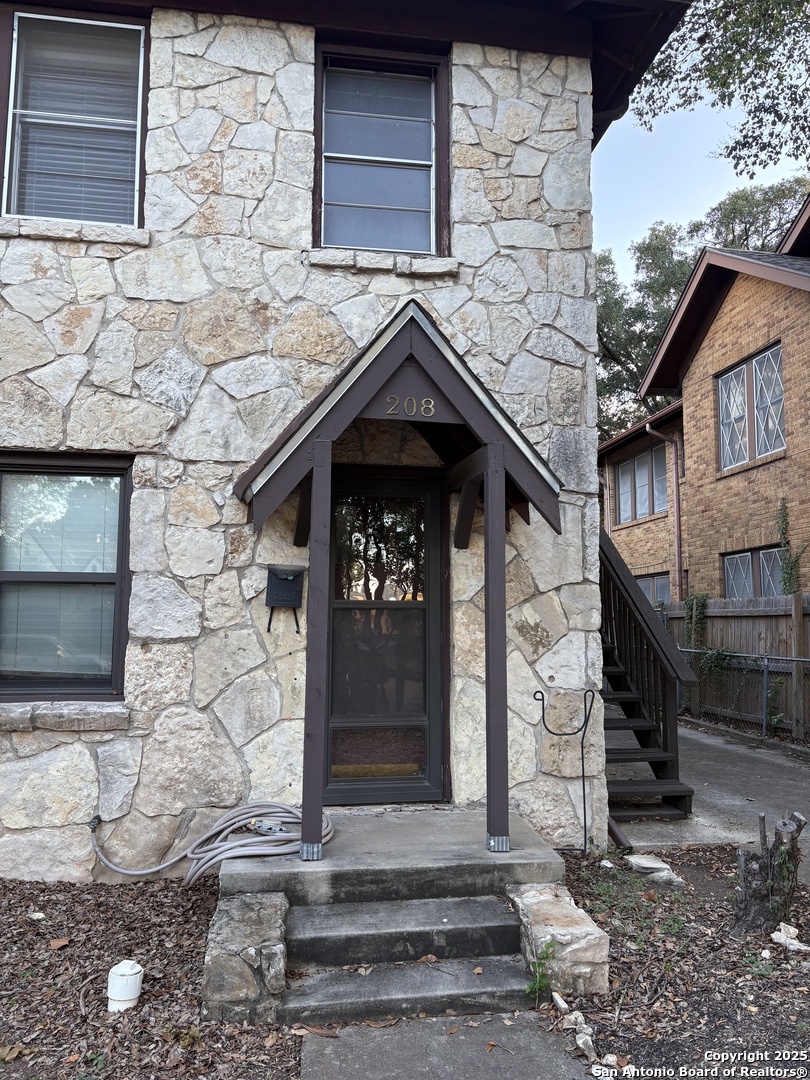 210 E Lullwood Avenue San Antonio TX 78212