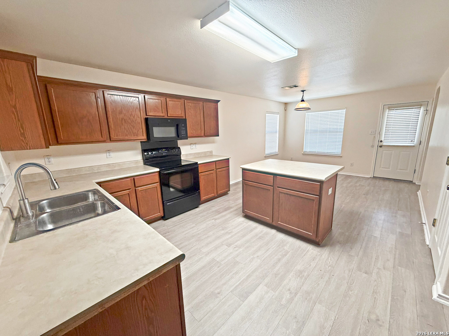 6914 Dashmoor Creek San Antonio TX 78244