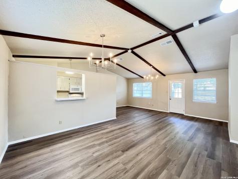 8211 Creekline Drive San Antonio TX 78251