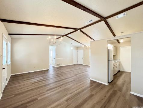 8211 Creekline Drive San Antonio TX 78251