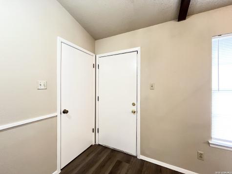 8211 Creekline Drive San Antonio TX 78251