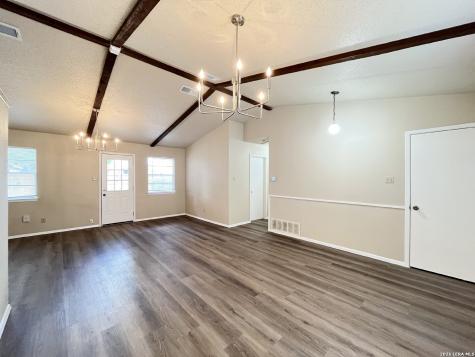 8211 Creekline Drive San Antonio TX 78251