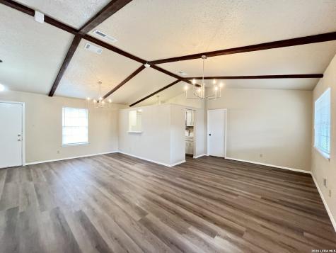 8211 Creekline Drive San Antonio TX 78251