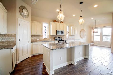 1024 Water Oak Schertz TX 78154