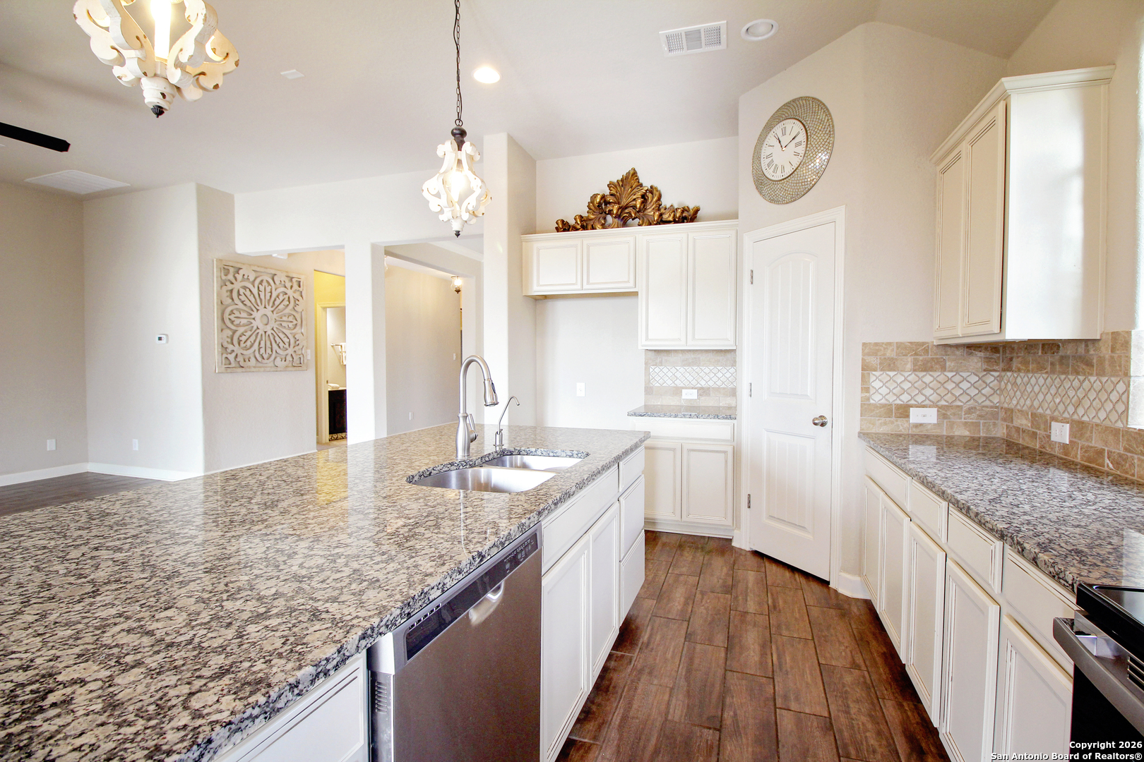 1024 Water Oak Schertz TX 78154