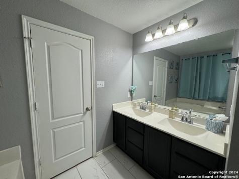 1242 Big Lake San Antonio TX 78245
