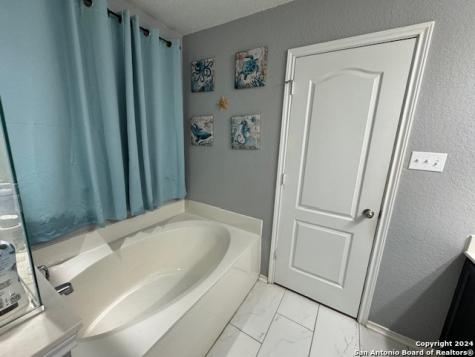 1242 Big Lake San Antonio TX 78245