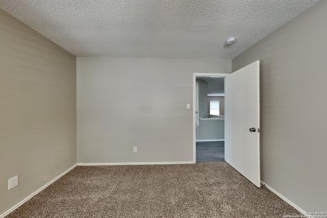 423 Irongate Ridge San Antonio TX 78253