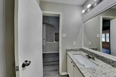 423 Irongate Ridge San Antonio TX 78253