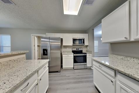 423 Irongate Ridge San Antonio TX 78253