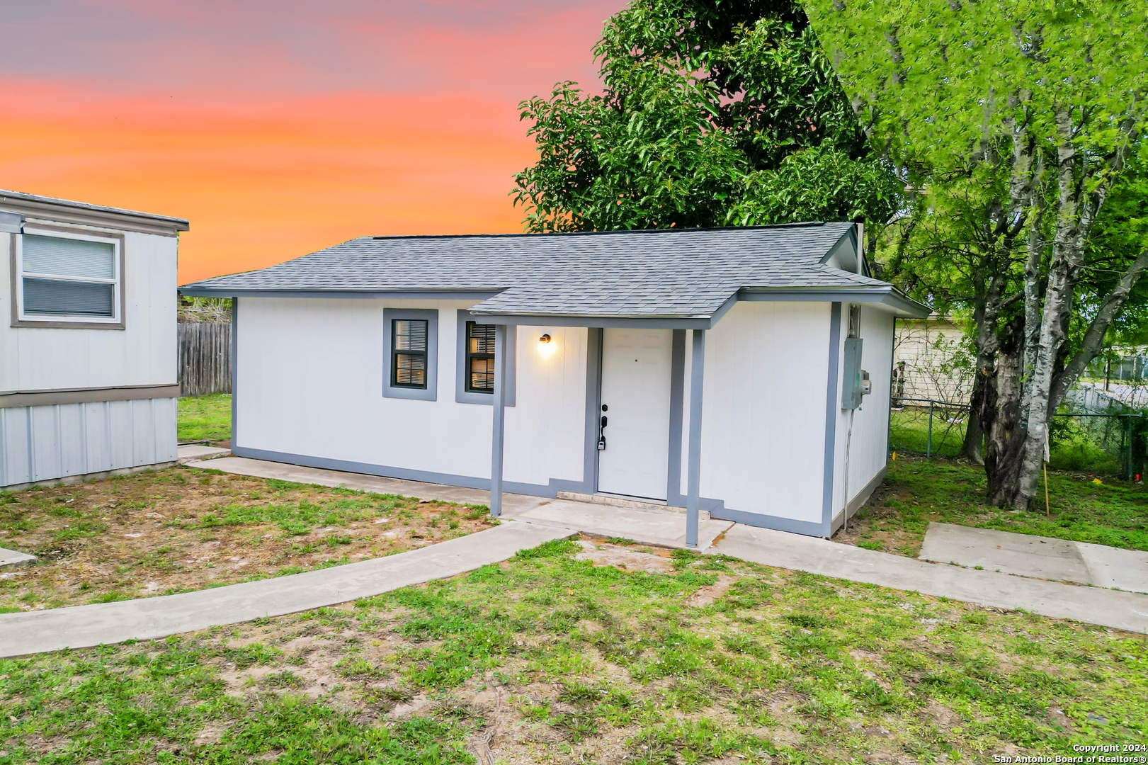 215 Greenlawn Avenue Pleasanton TX 78064