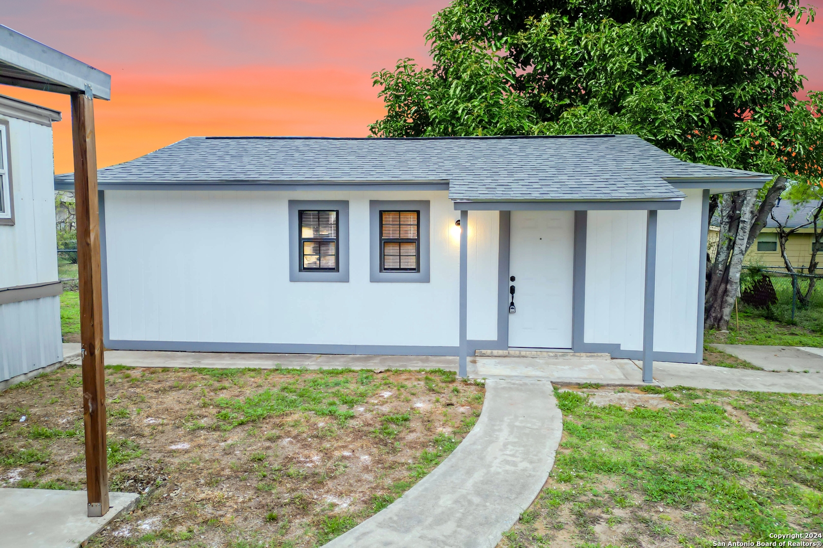 215 Greenlawn Avenue Pleasanton TX 78064