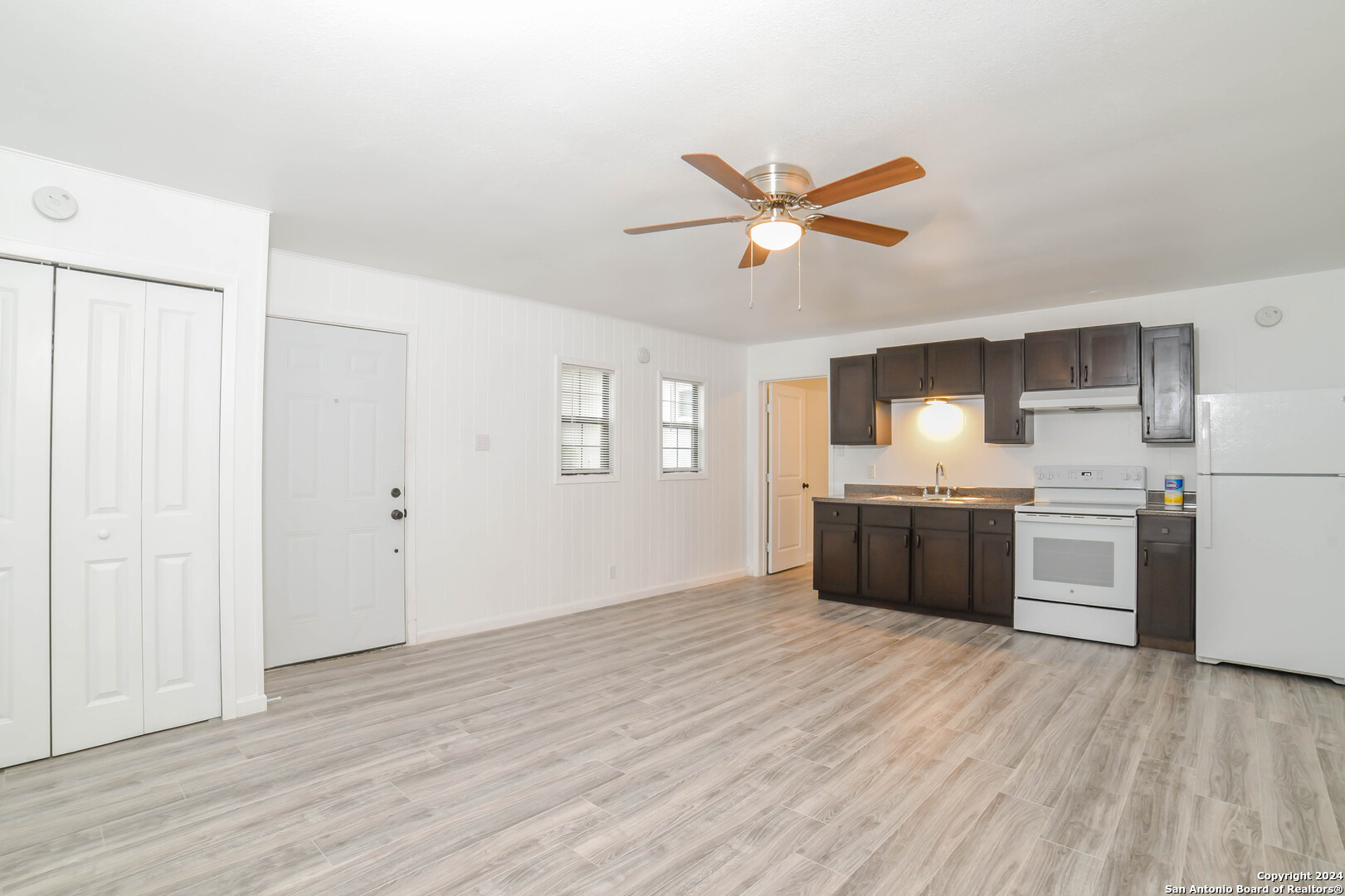 215 Greenlawn Avenue Pleasanton TX 78064