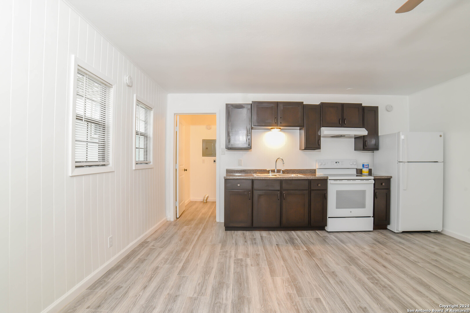 215 Greenlawn Avenue Pleasanton TX 78064