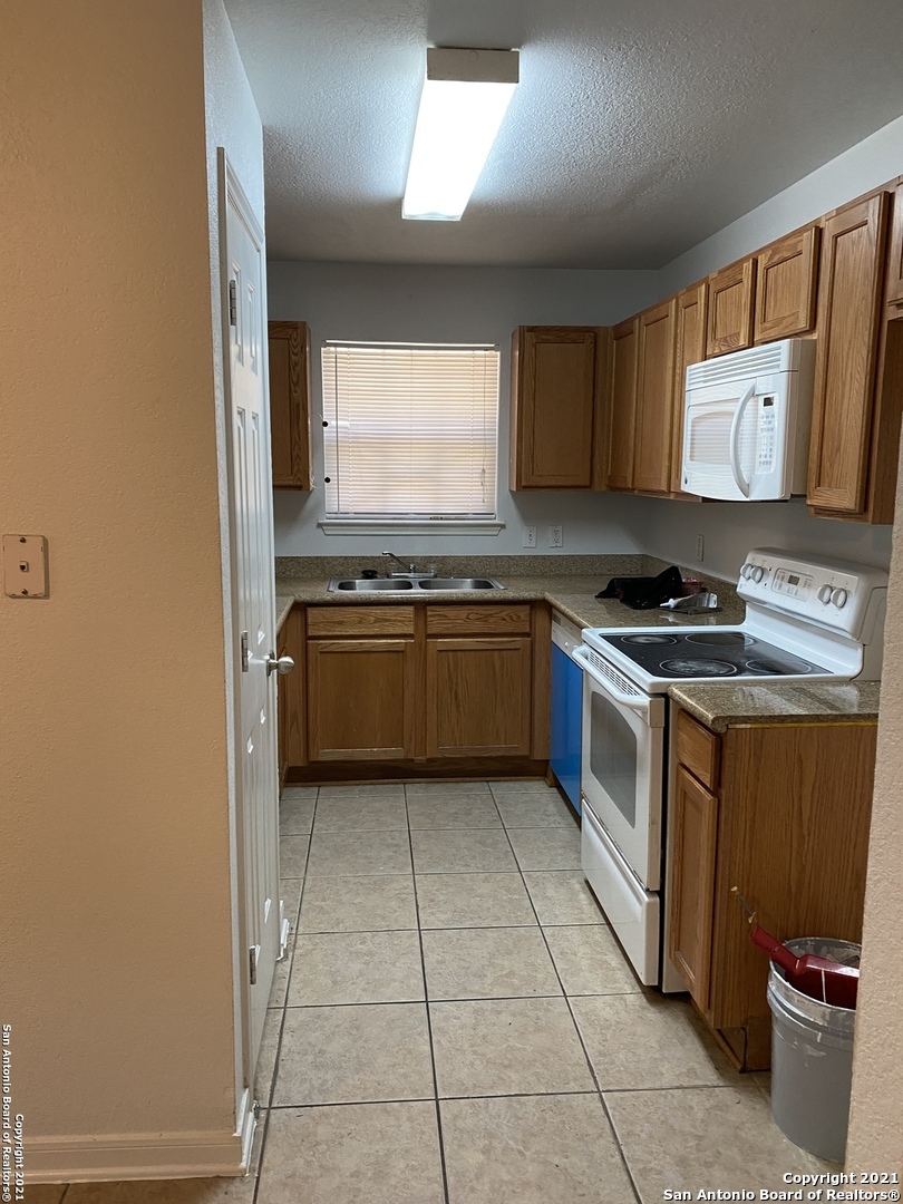 13618 Woodstone Way San Antonio TX 78233