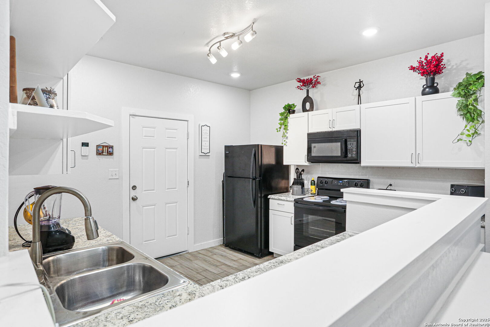 4 Oak Plaza San Antonio TX 78216