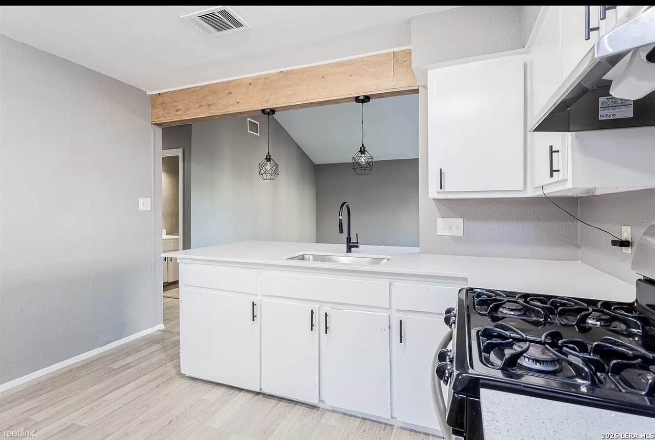 4900 E Stassney Lane Austin TX 78744