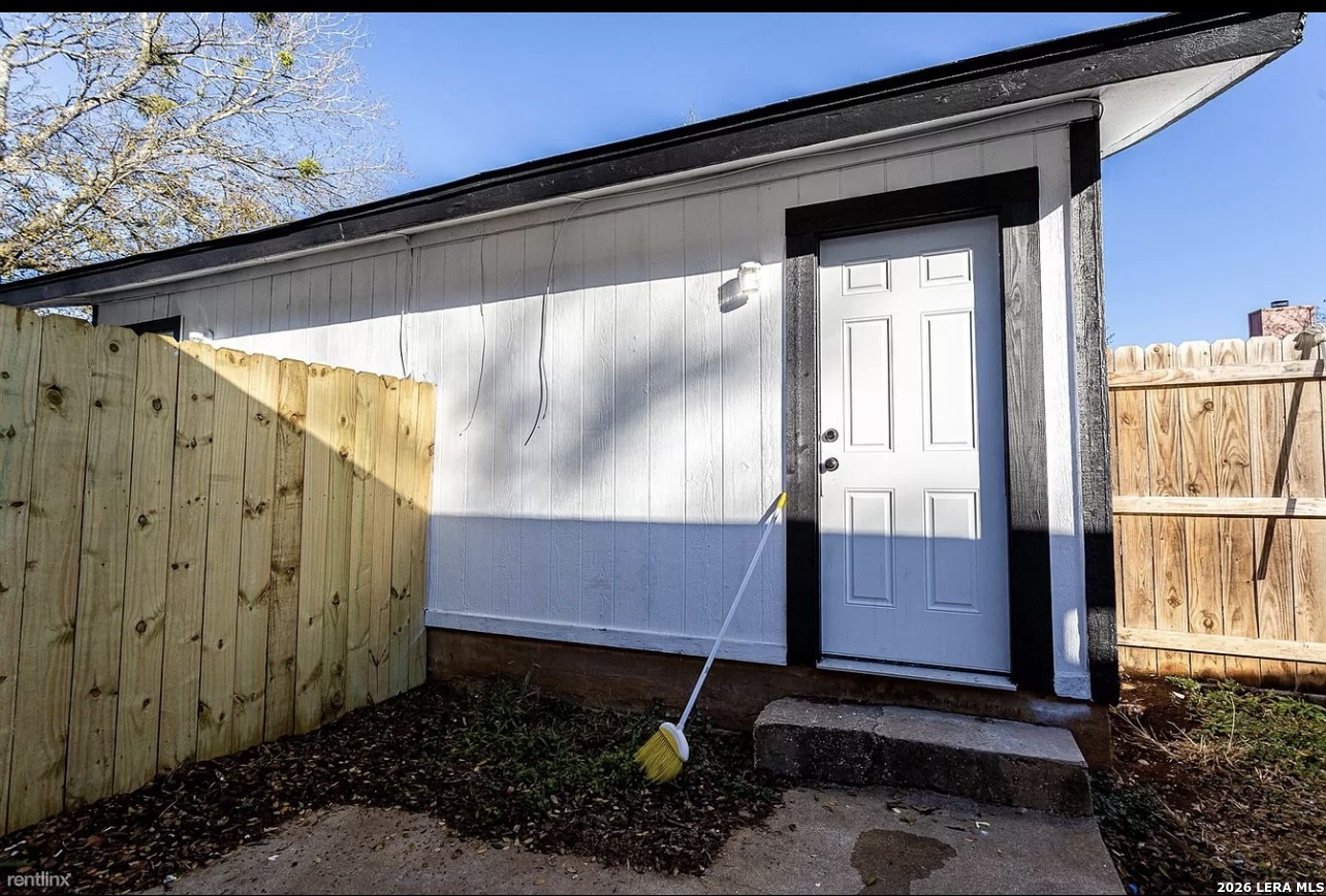 4900 E Stassney Lane Austin TX 78744