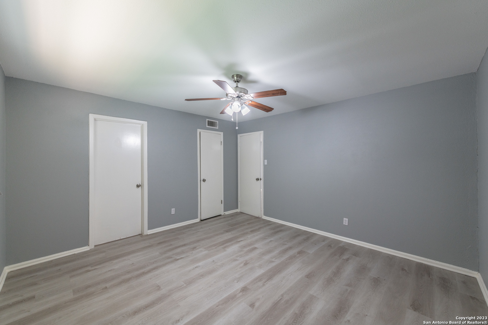 423 E Dewey Place San Antonio TX 78212